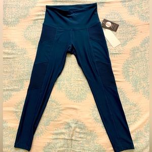 VOGO Athletica Ocean Blue Leggings 7/8 length-Size Small. #NWT